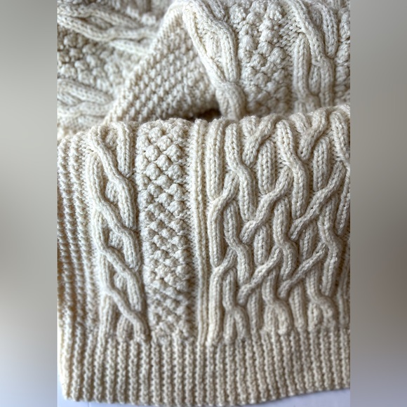 Gorgeous Handmade Classic Knit Cream Chunky Cable Knit Long Line Sweater - Picture 7 of 12